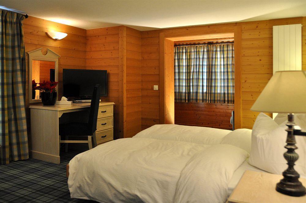 Hotel De La Paix ฌ็องเปรี ภายนอก รูปภาพ