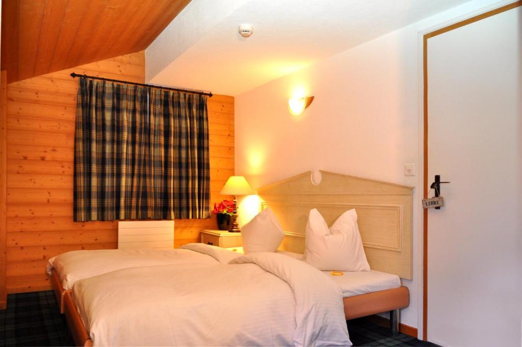 Hotel De La Paix ฌ็องเปรี ห้อง รูปภาพ