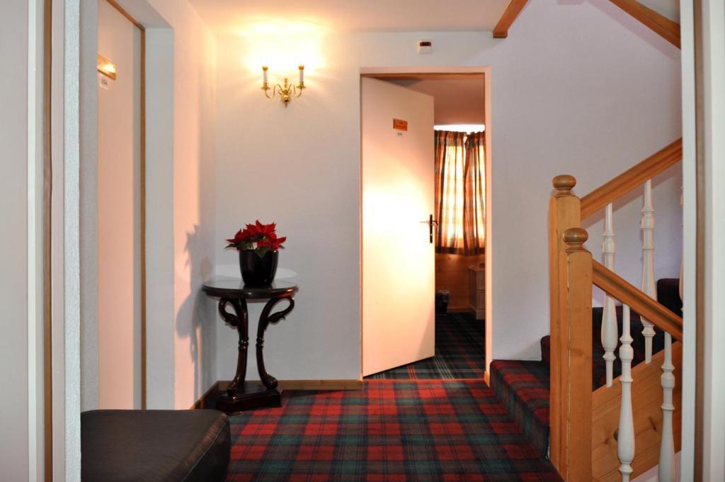 Hotel De La Paix ฌ็องเปรี ภายนอก รูปภาพ
