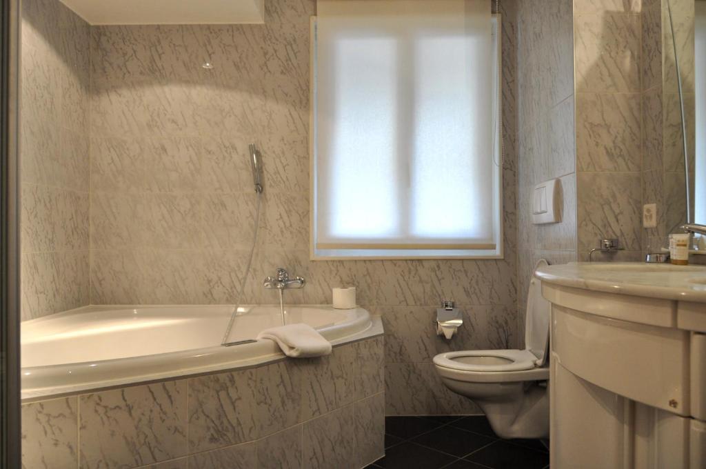 Hotel De La Paix ฌ็องเปรี ห้อง รูปภาพ