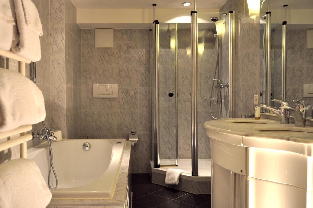 Hotel De La Paix ฌ็องเปรี ห้อง รูปภาพ