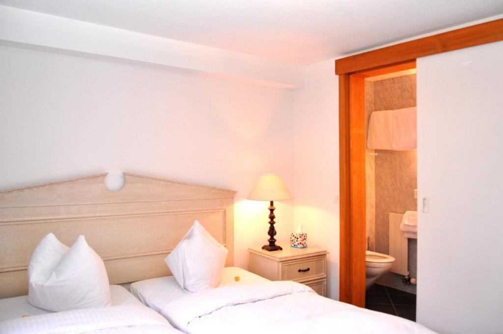 Hotel De La Paix ฌ็องเปรี ห้อง รูปภาพ