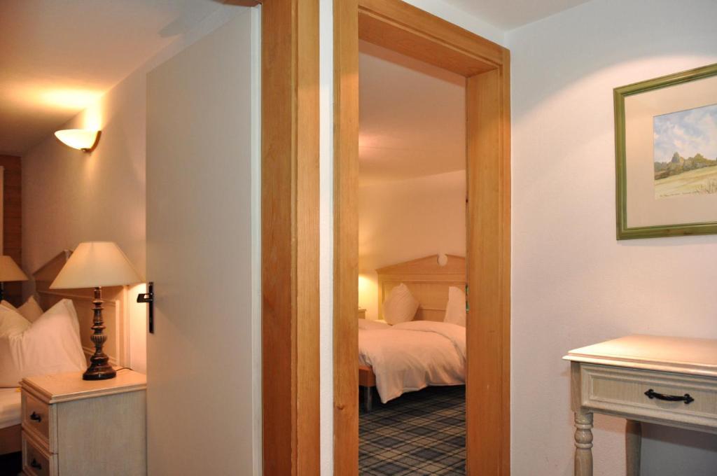 Hotel De La Paix ฌ็องเปรี ห้อง รูปภาพ