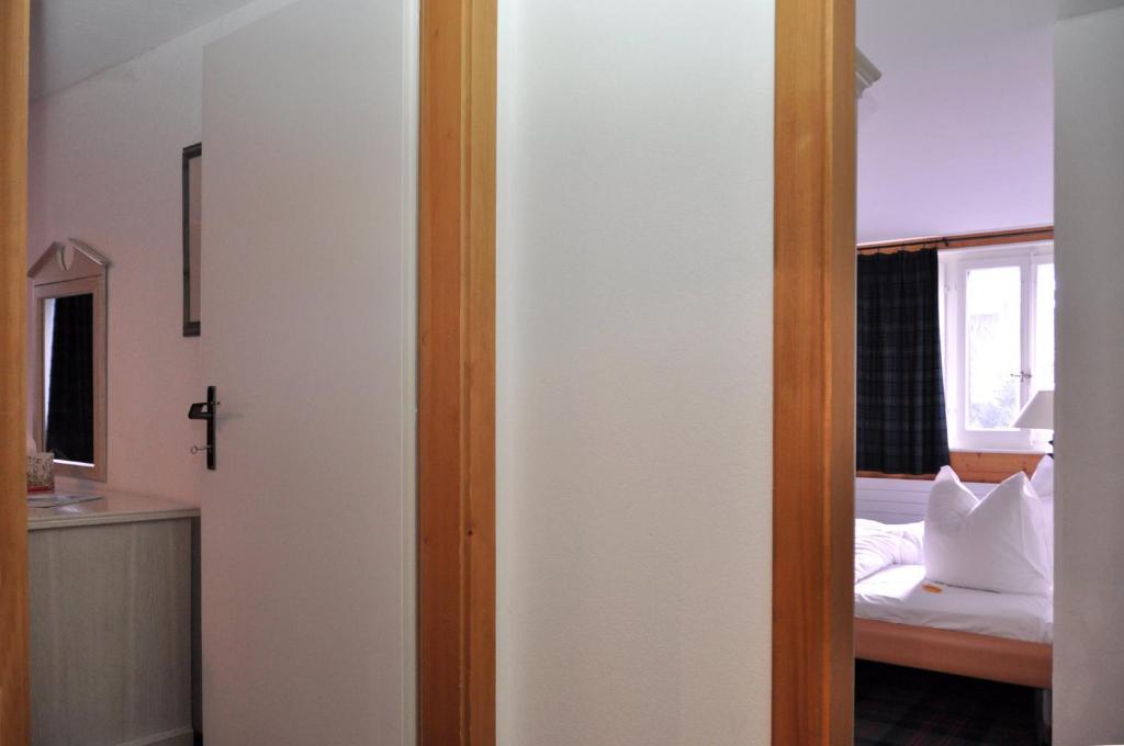 Hotel De La Paix ฌ็องเปรี ห้อง รูปภาพ