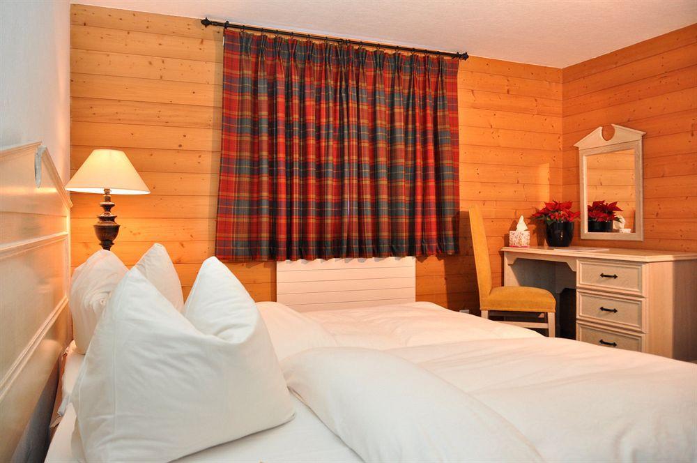 Hotel De La Paix ฌ็องเปรี ภายนอก รูปภาพ