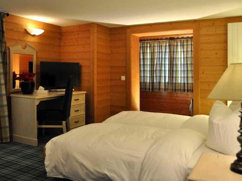 Hotel De La Paix ฌ็องเปรี ภายนอก รูปภาพ
